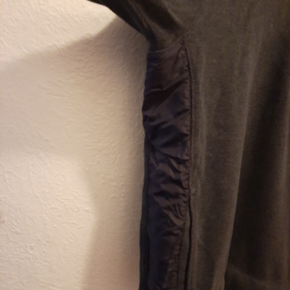 Hugo boss sweater - Picture 4 of 5